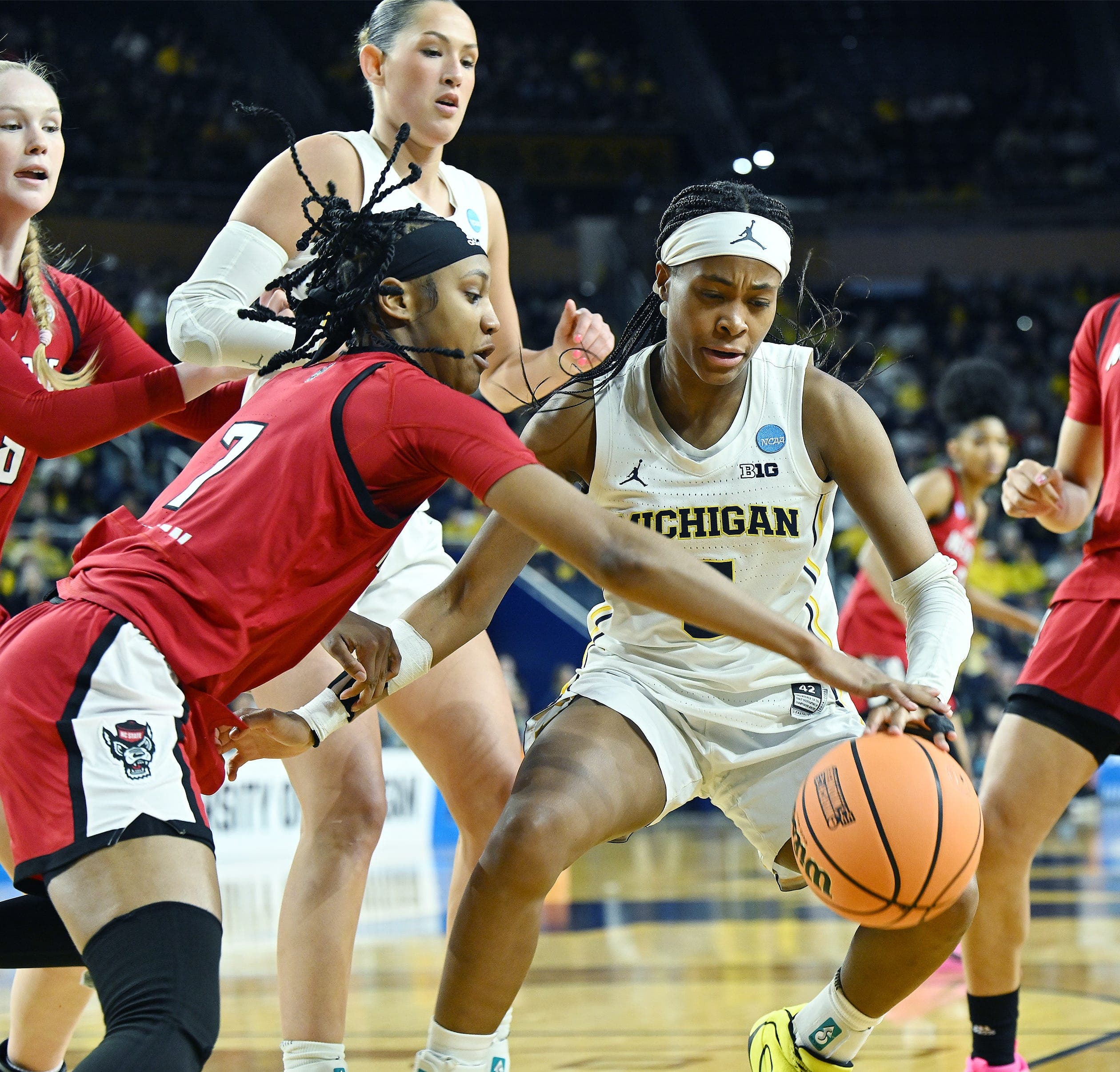 Michigan women headed to Sweet 16 after smashing N.C. State