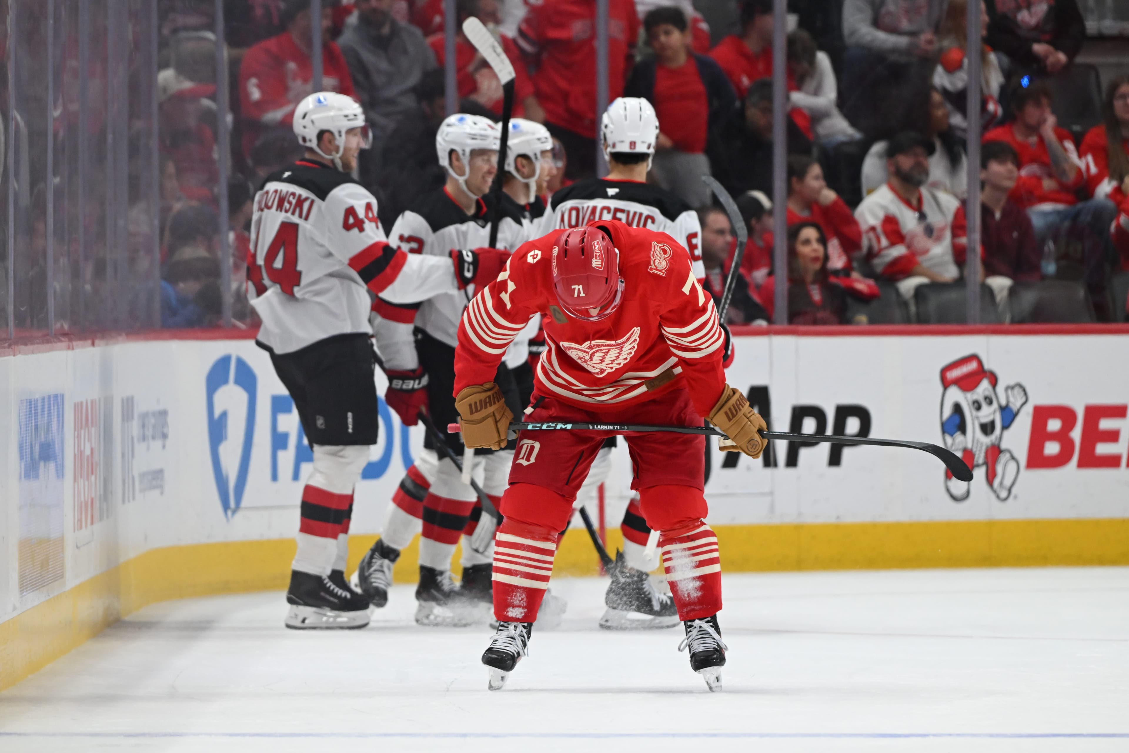 Red Wings lose to Devils, eliminated from playoffs
