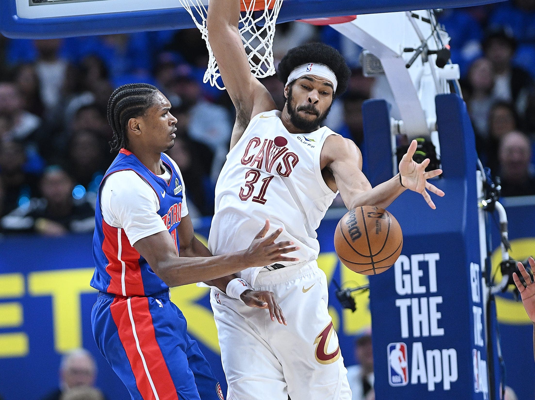 Stunning collapse: Pistons fall to Cavs in OT, trail series 3-2