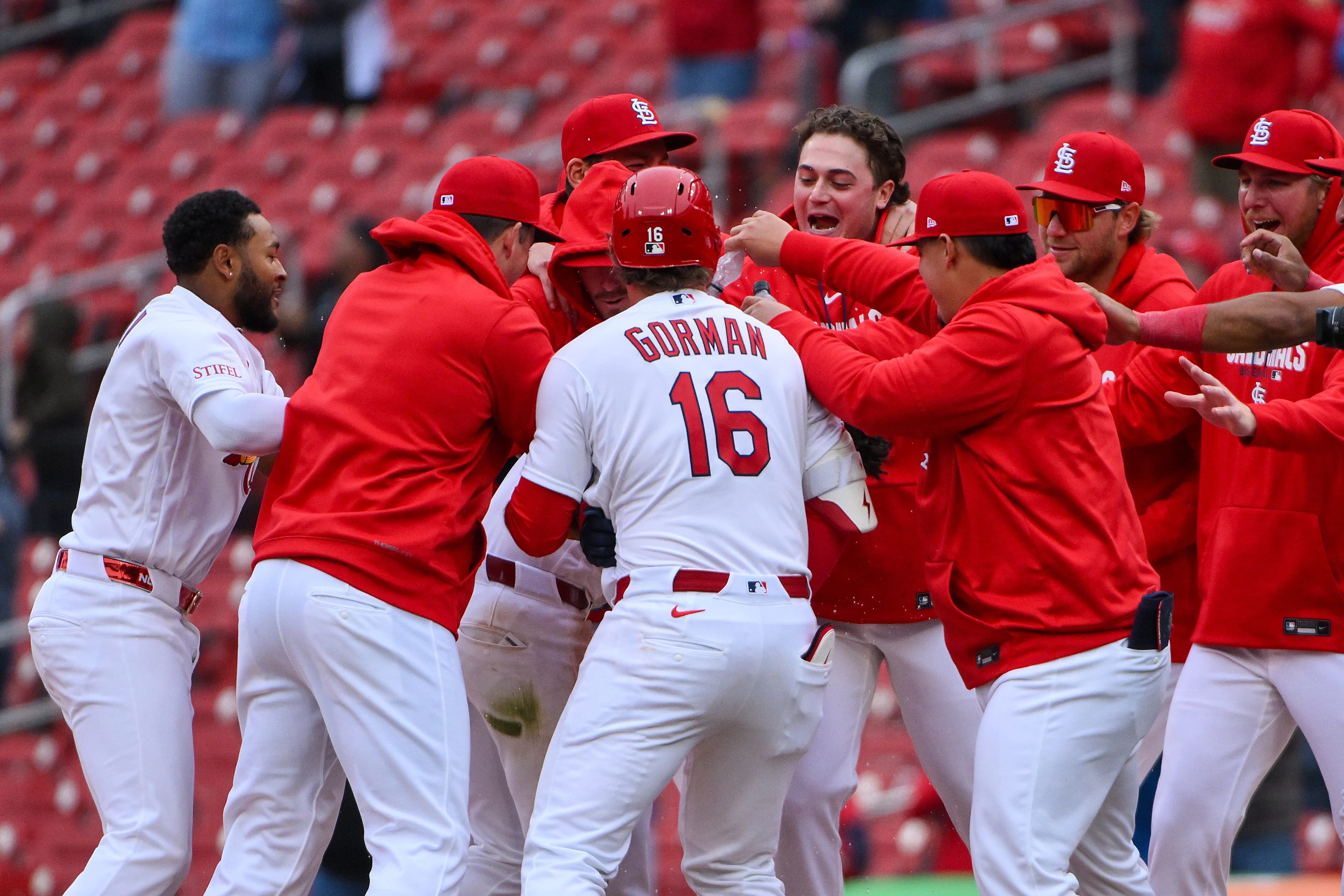 MLB roundup: Cardinals win on walk-off bloop hit; Yankees off to 5-1 start