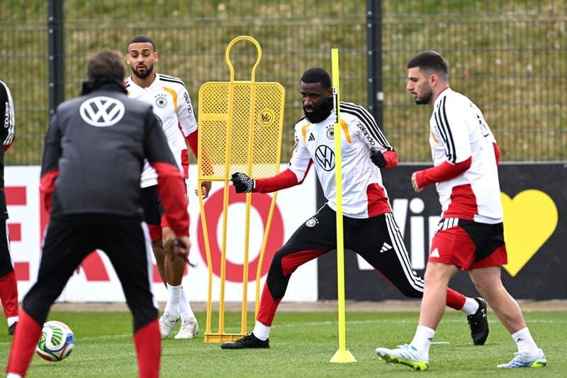 Defender Rüdiger accepts new national team role; Köpke backs Baumann