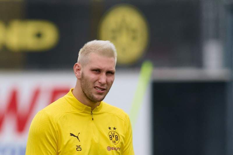 Dortmund defender Süle, 30, announces retirement from football