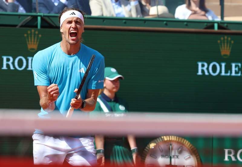 Zverev rallies from 2-5 in deciding set to stay alive in Monte Carlo