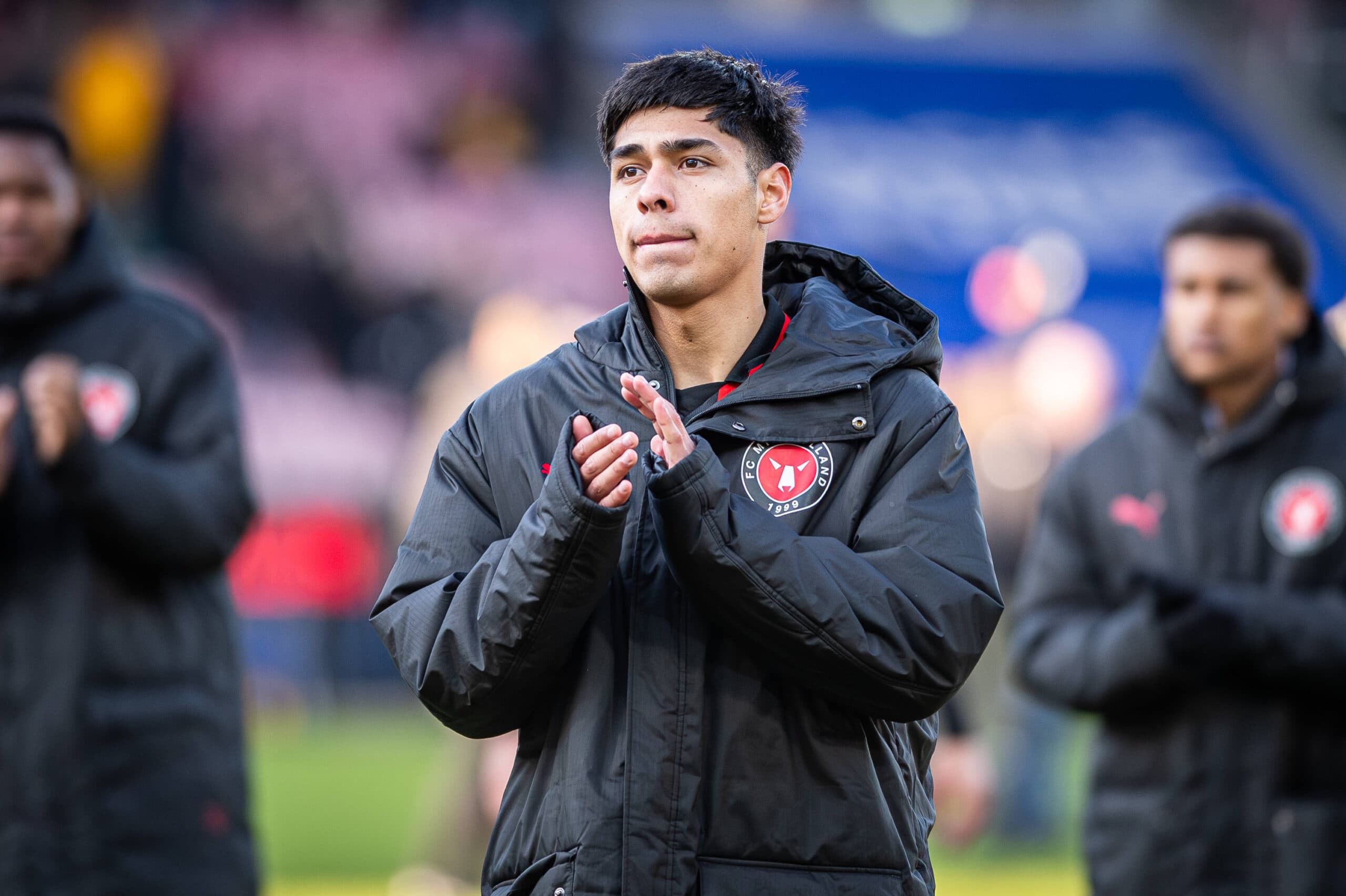 New Headline: "Tottenham's Speedster 'Super Fastball': Sonesta Shakes Up Old Arsenal-Red Hot Match