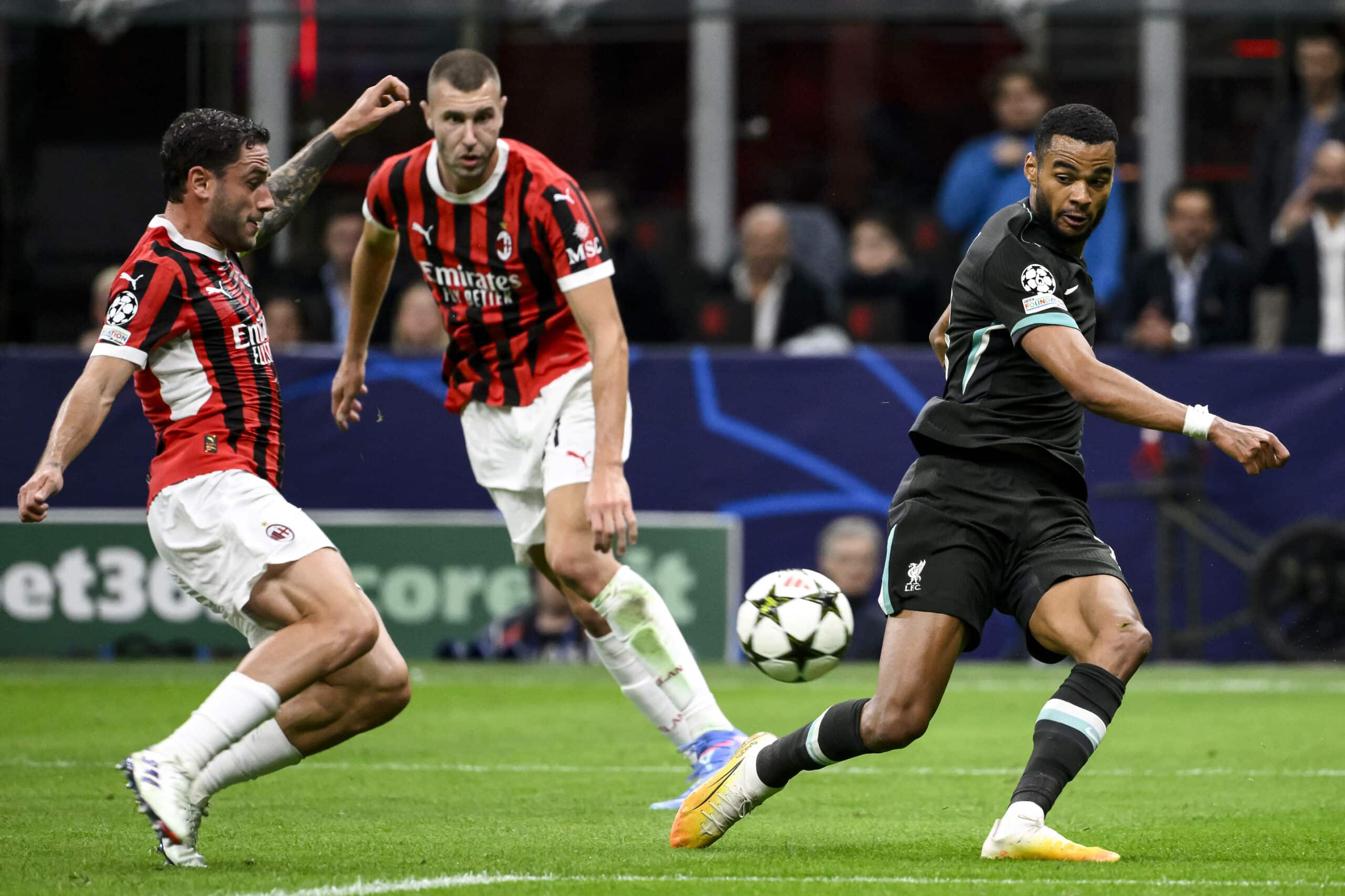 Report: Manchester United interested in move for AC Milan star