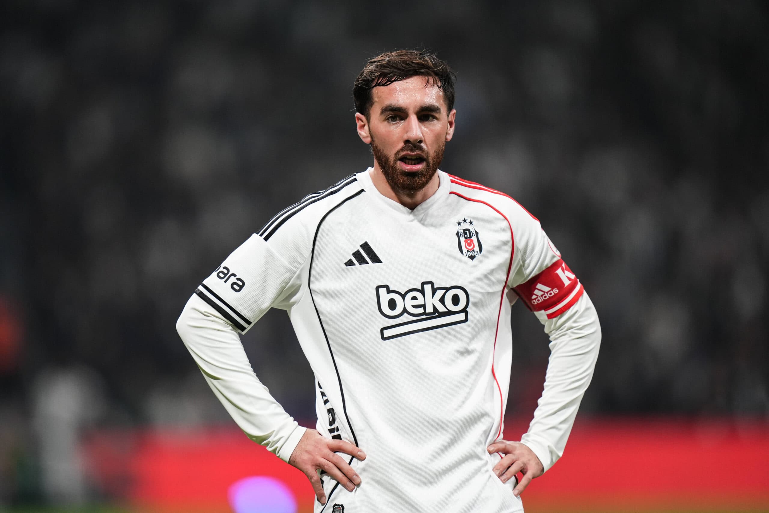 Report: Manchester United eyeing move for €60m midfielder