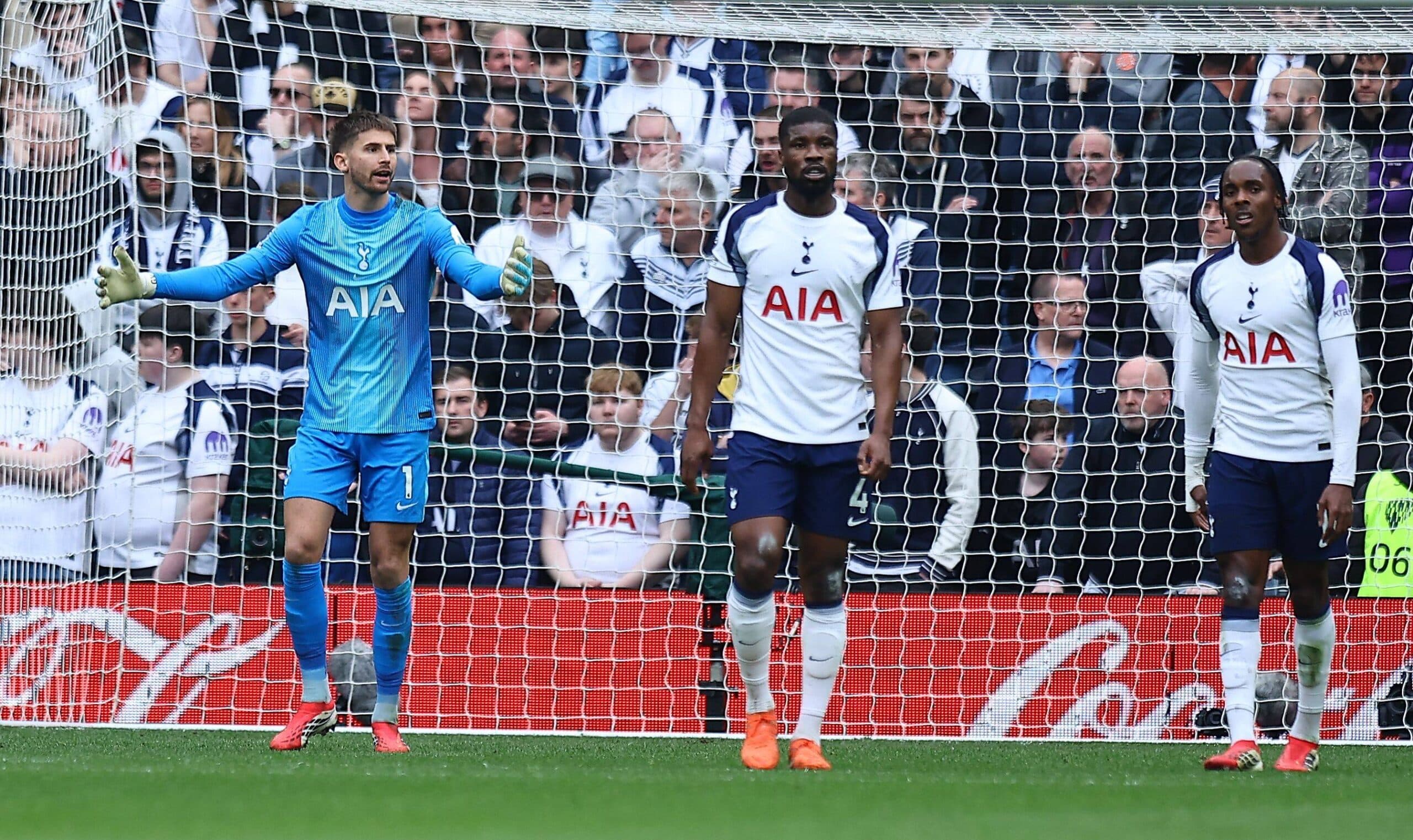 Former Spurs star worries about the signs for club