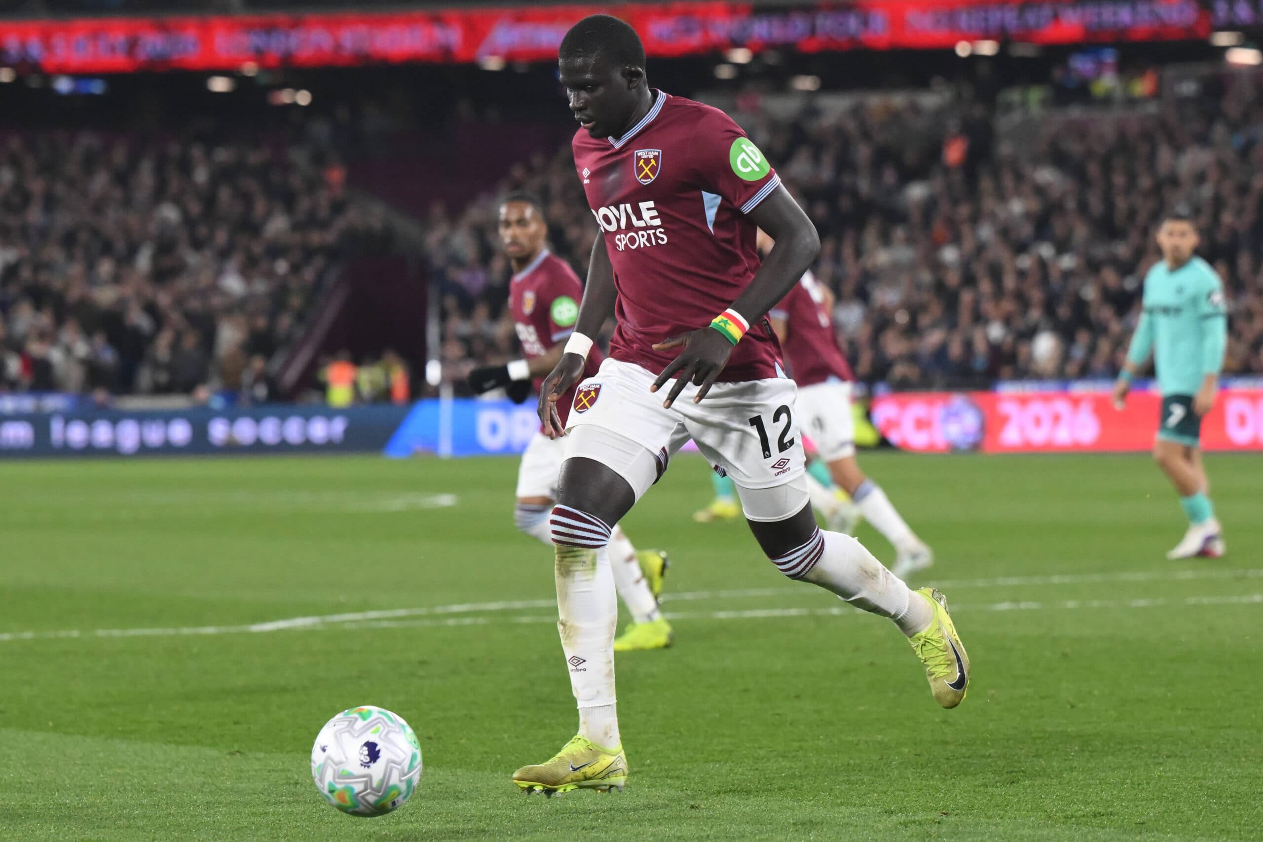 Report: Manchester United considering move for €22m defender