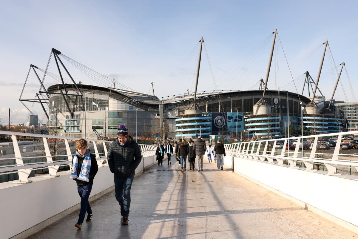 The starting lineups are in as Manchester City take on Brentford