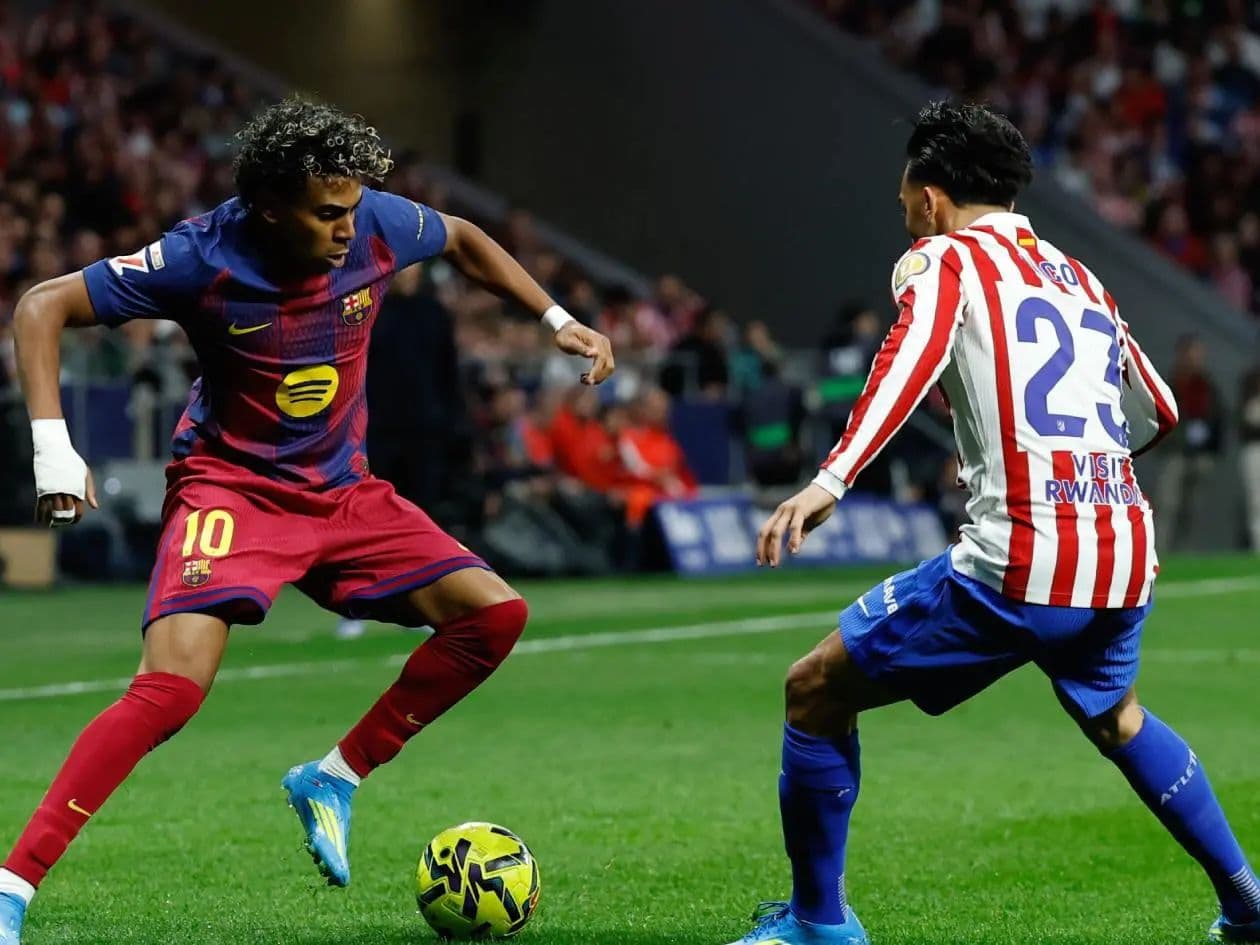 Robert Lewandowski sniffs out winner in game of false nines between Barcelona and Atletico Madrid