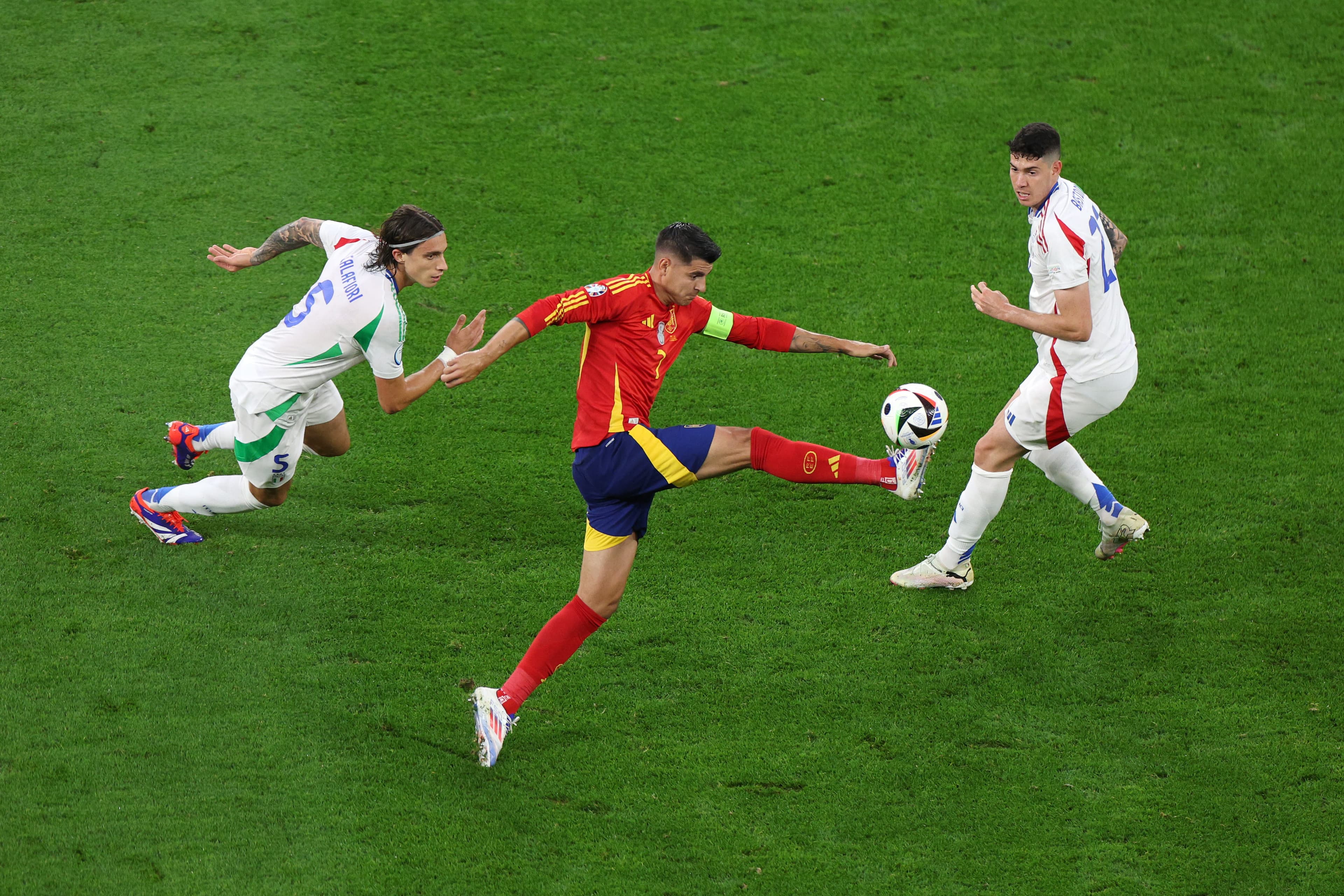 Arsenal could give Barcelona boost in bid to sign world class defender