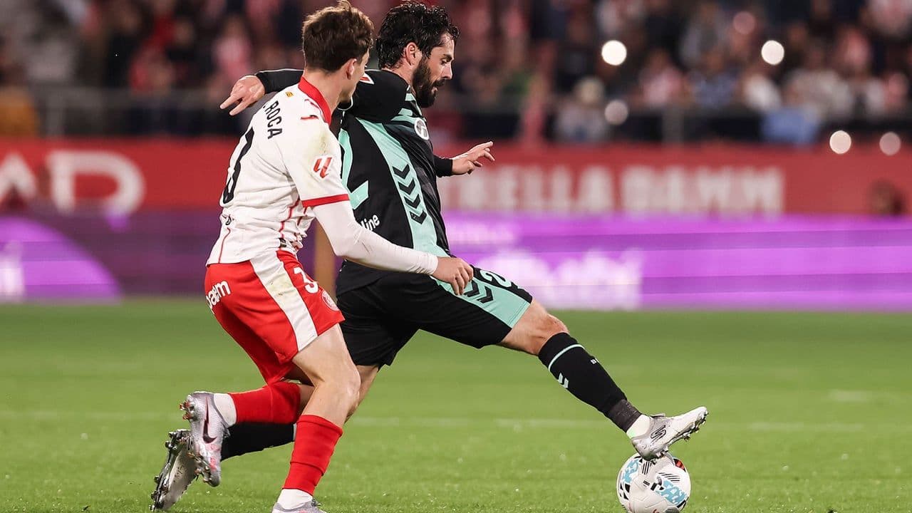 La Liga Round-Up: Isco makes long-awaited return for Betis as Unai Simon digs out Athletic Club