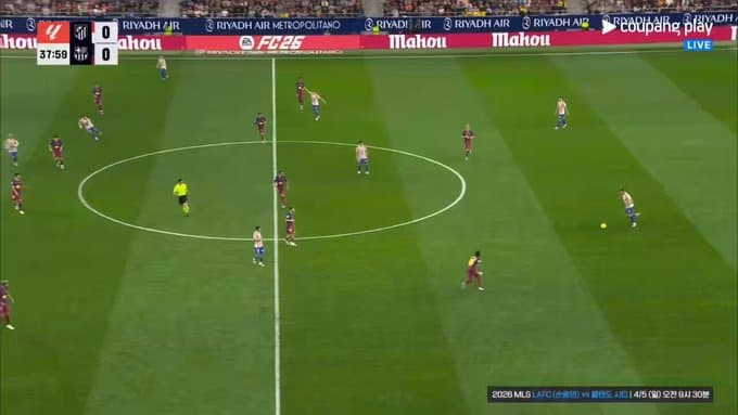 WATCH: Atletico Madrid strike first against Barcelona before Marcus Rashford equalises