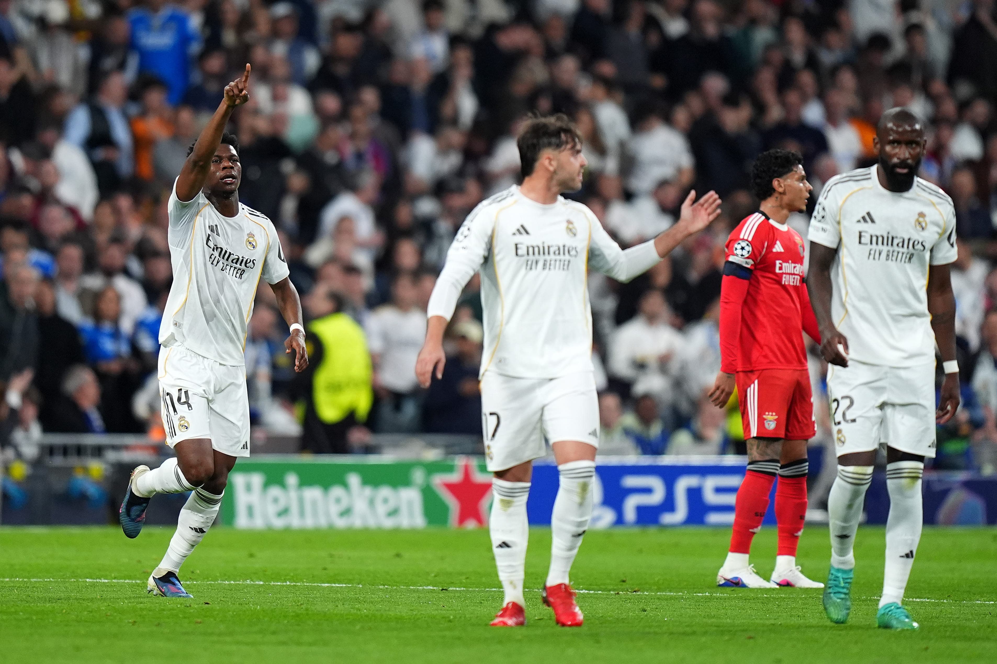 Real Madrid midfielder rejects interest from Manchester United and Liverpool
