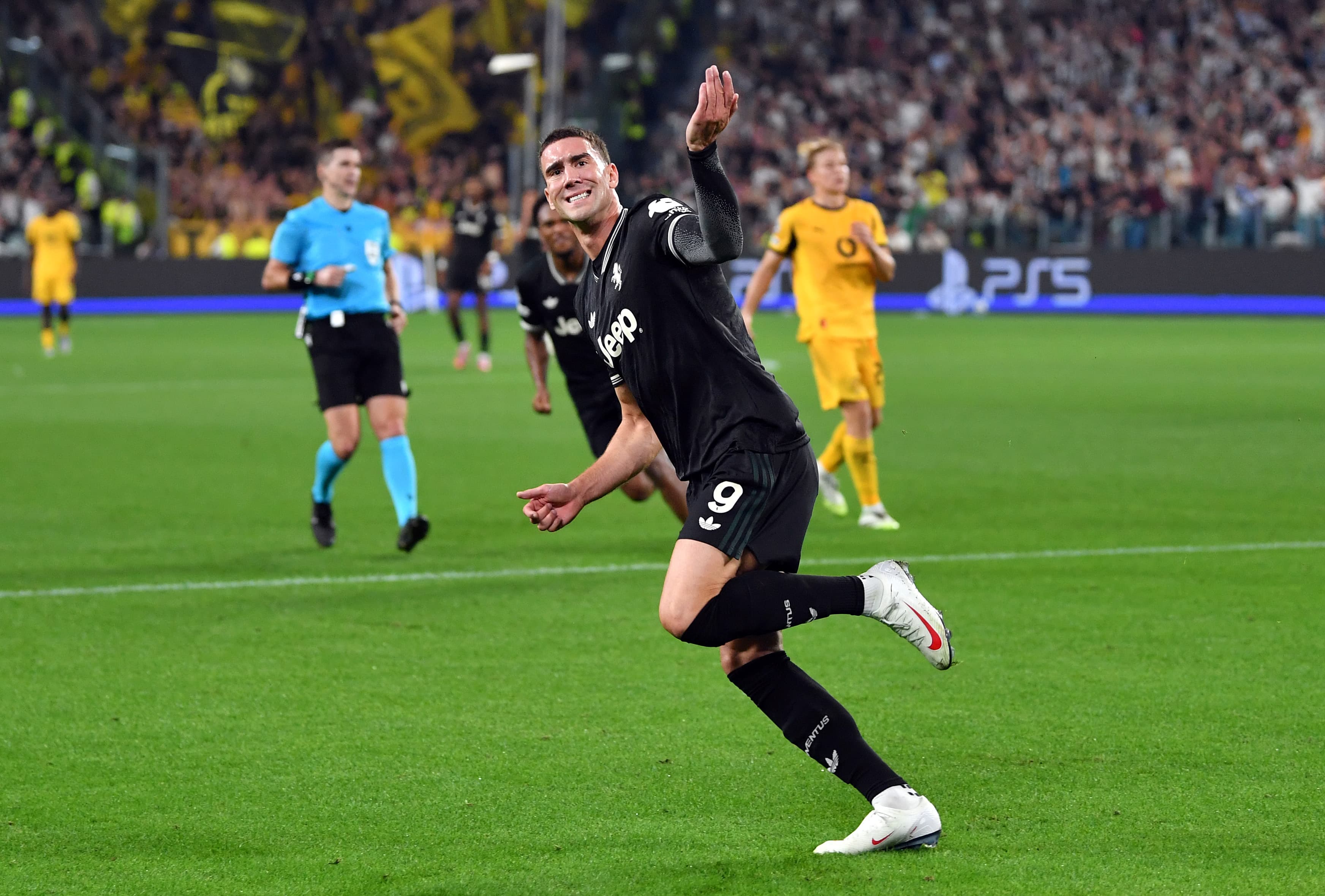 Juventus forward freezes contract talks – willing to take reduced role at Barcelona