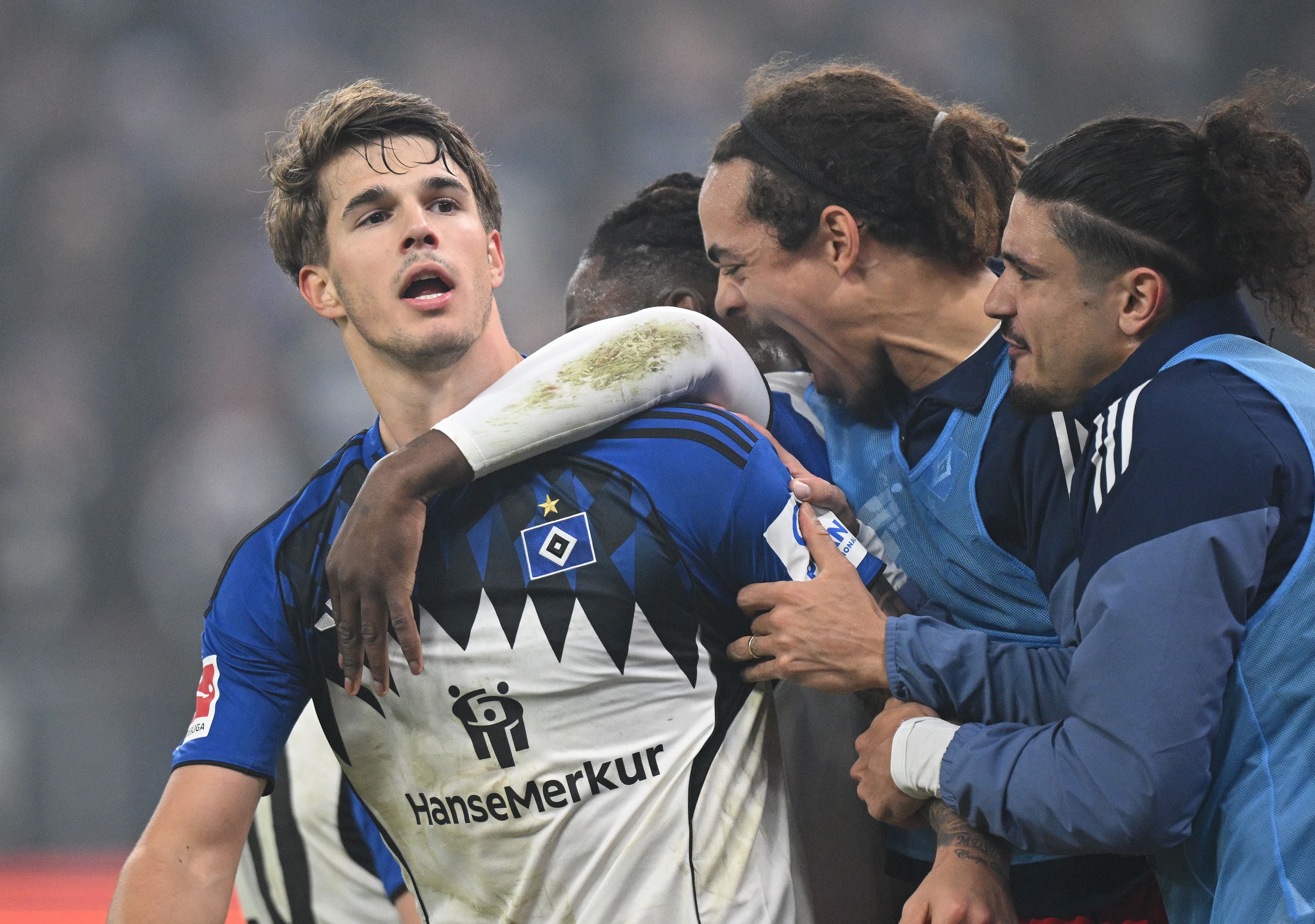 Agent holding talks with Barcelona over teenage centre-back