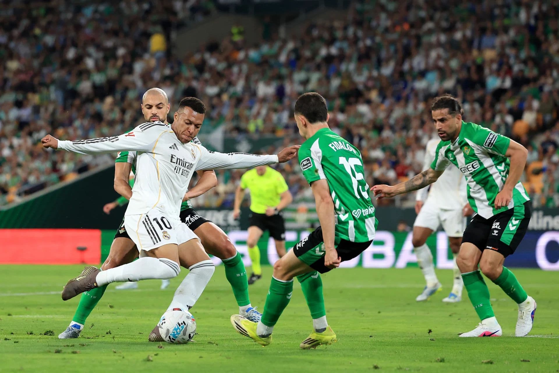 Real Madrid Player Ratings v Real Betis: Andriy Lunin dwarfs teammates