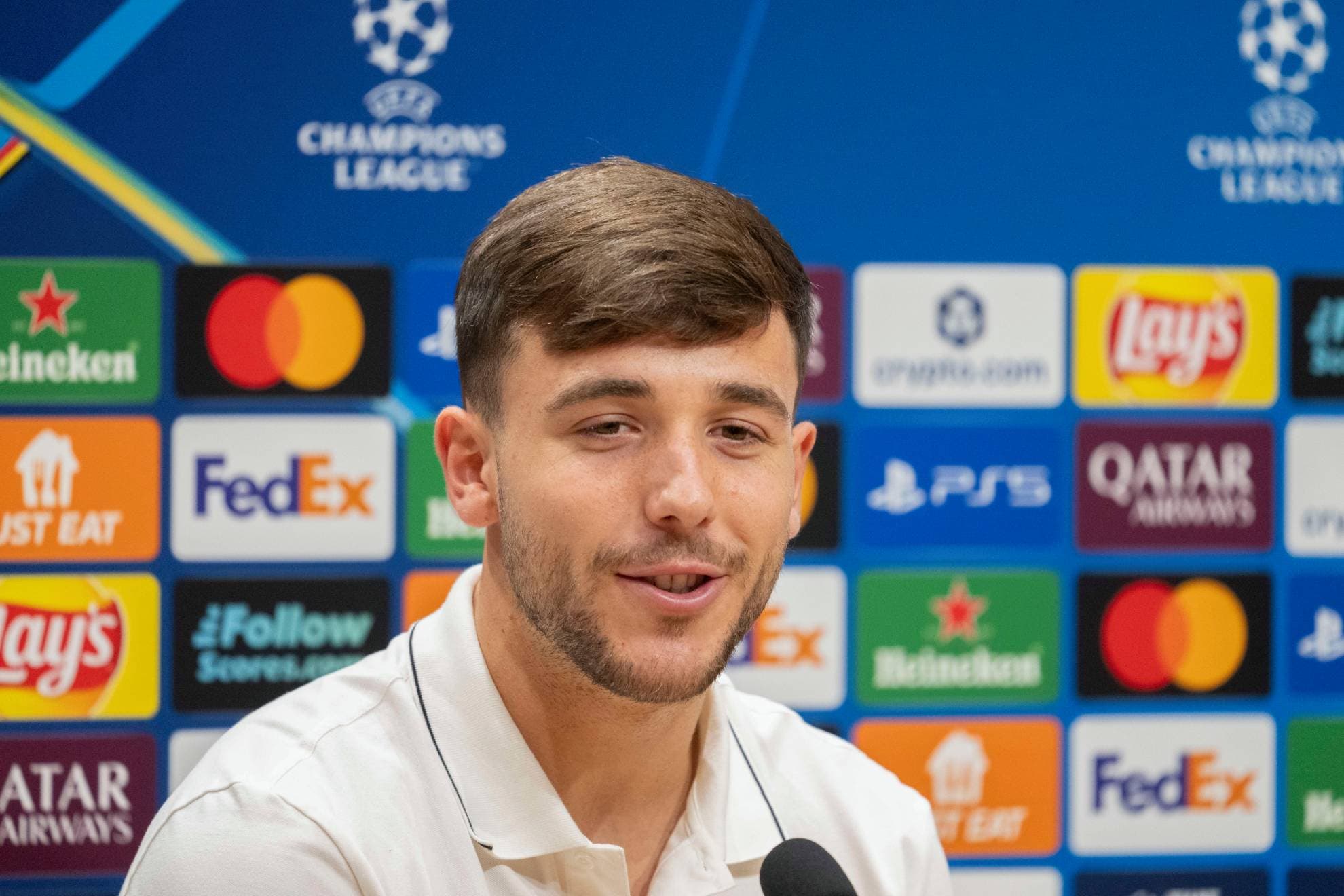 Midfielder Meets Camp Nou in Transfer Talk!