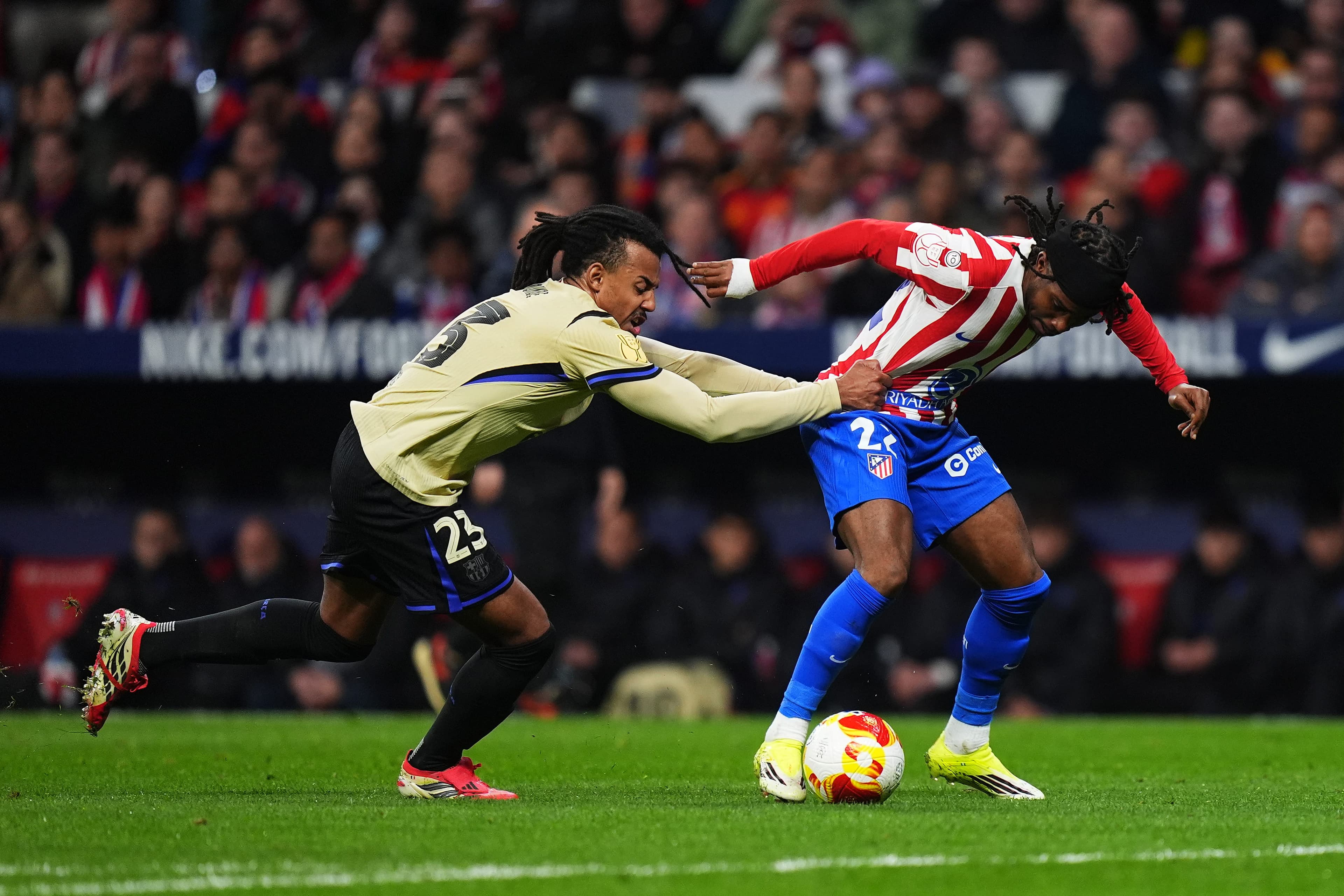 Barcelona will consider offers for former Chelsea target this summer