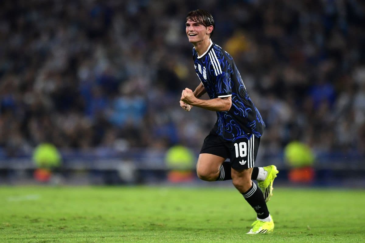 Video: Messi applauds as Nico Paz scores first Argentina goal