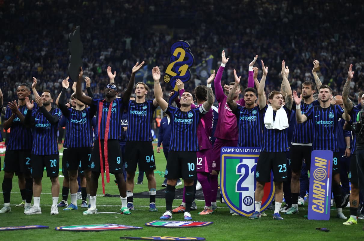 Watch: Thousands of Inter fans celebrate title in Piazza Duomo, joined by players