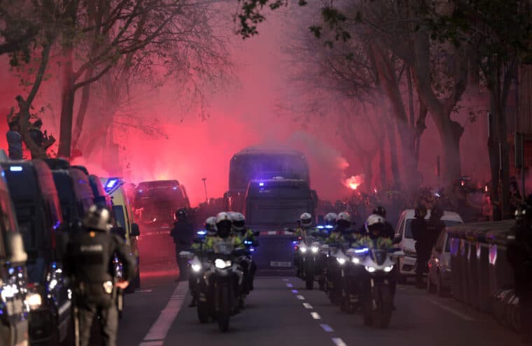 Barcelona fans smash windows of Atletico Madrid bus before Champions League quarter-final