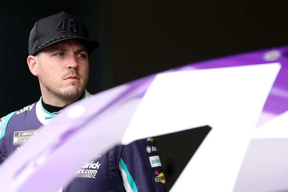 Alex Bowman's Vertigo Thrust Leaves Him Out of 4 More NASCAR Stages!