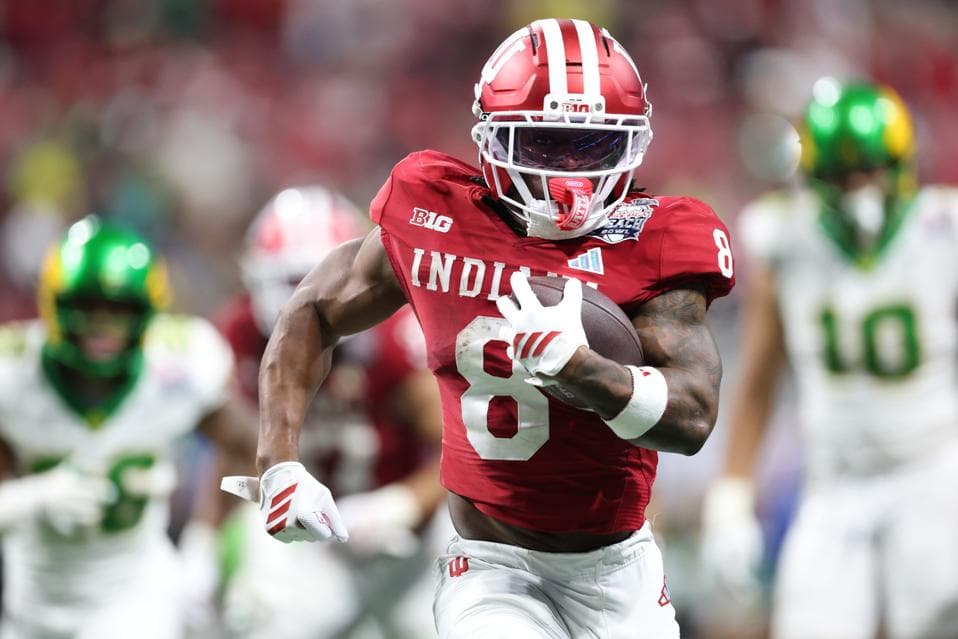 How 49ers RB Kaelon Black Will Reduce Christian McCaffrey’s Workload