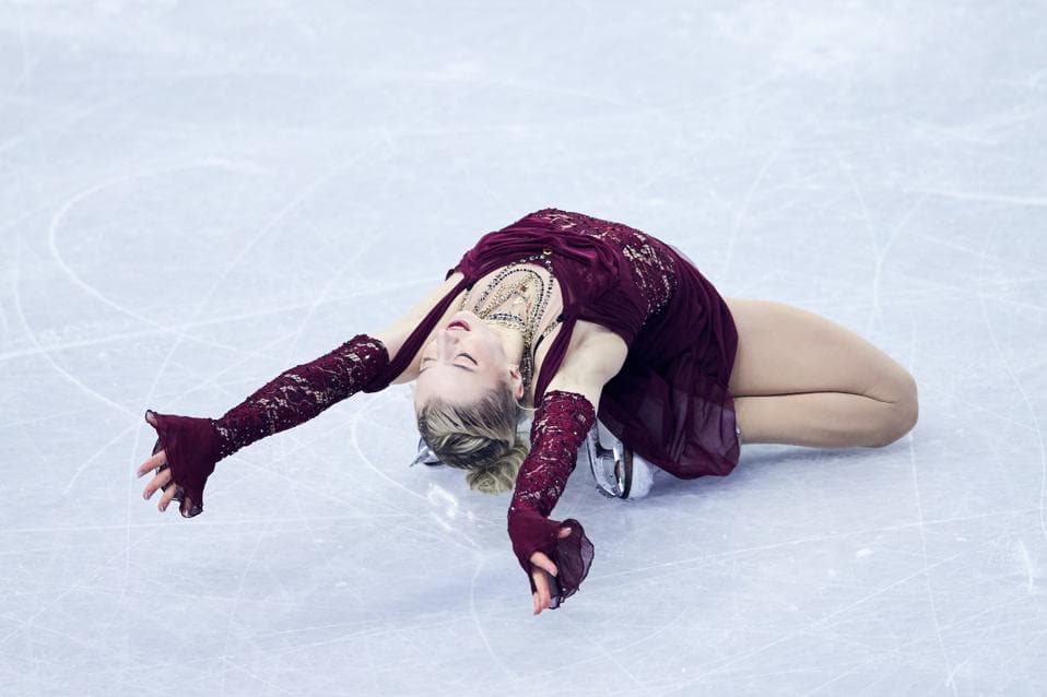Kaori Sakamoto Leads 2026 Worlds Short Program, Amber Glenn Redeems Olympic Slip
