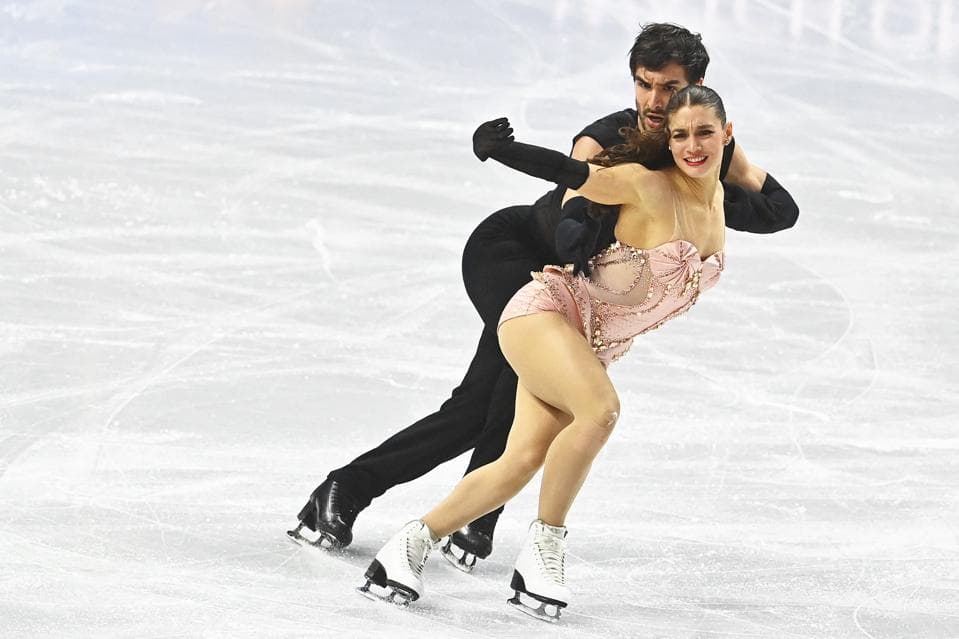 Controversial French Ice Dancers Cizeron And Fournier Beaudry Dominate World Rhythm Dance