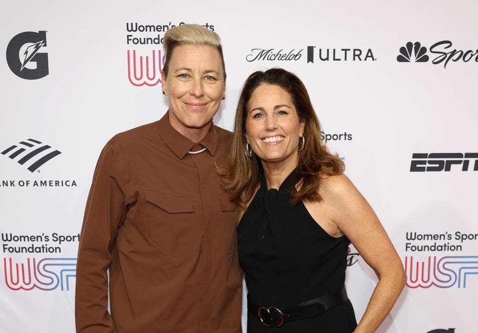 Soccer Legends Abby Wambach, Julie Foudy Swing Clubs To Fight Cancer