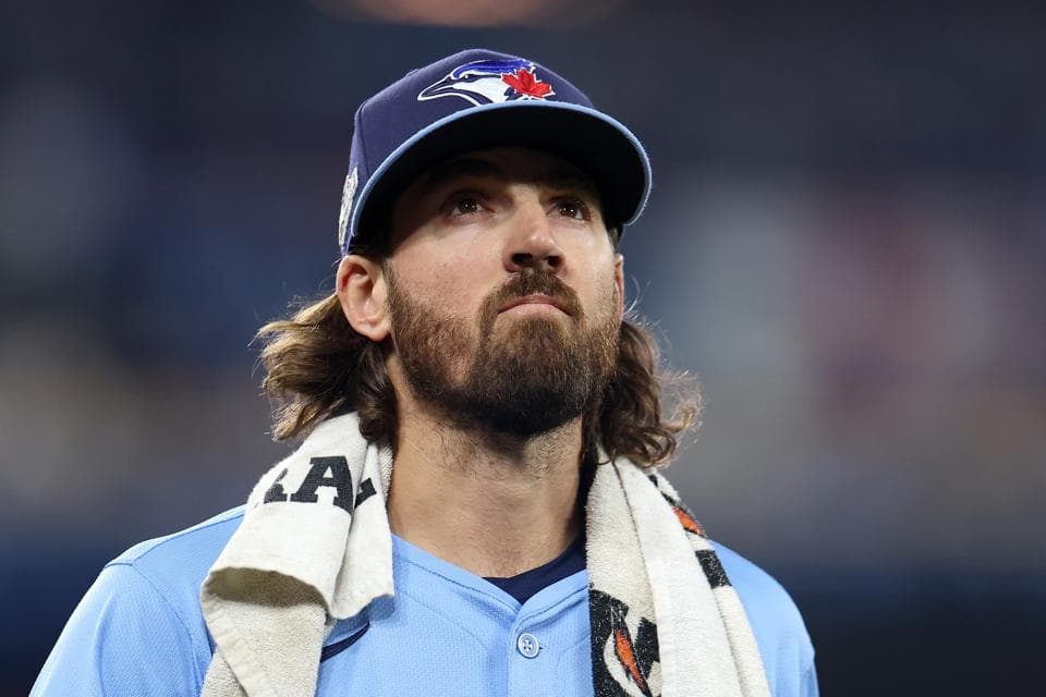 Blue Jays’ Kevin Gausman Offers Contract Update After Sudden Retirement Message