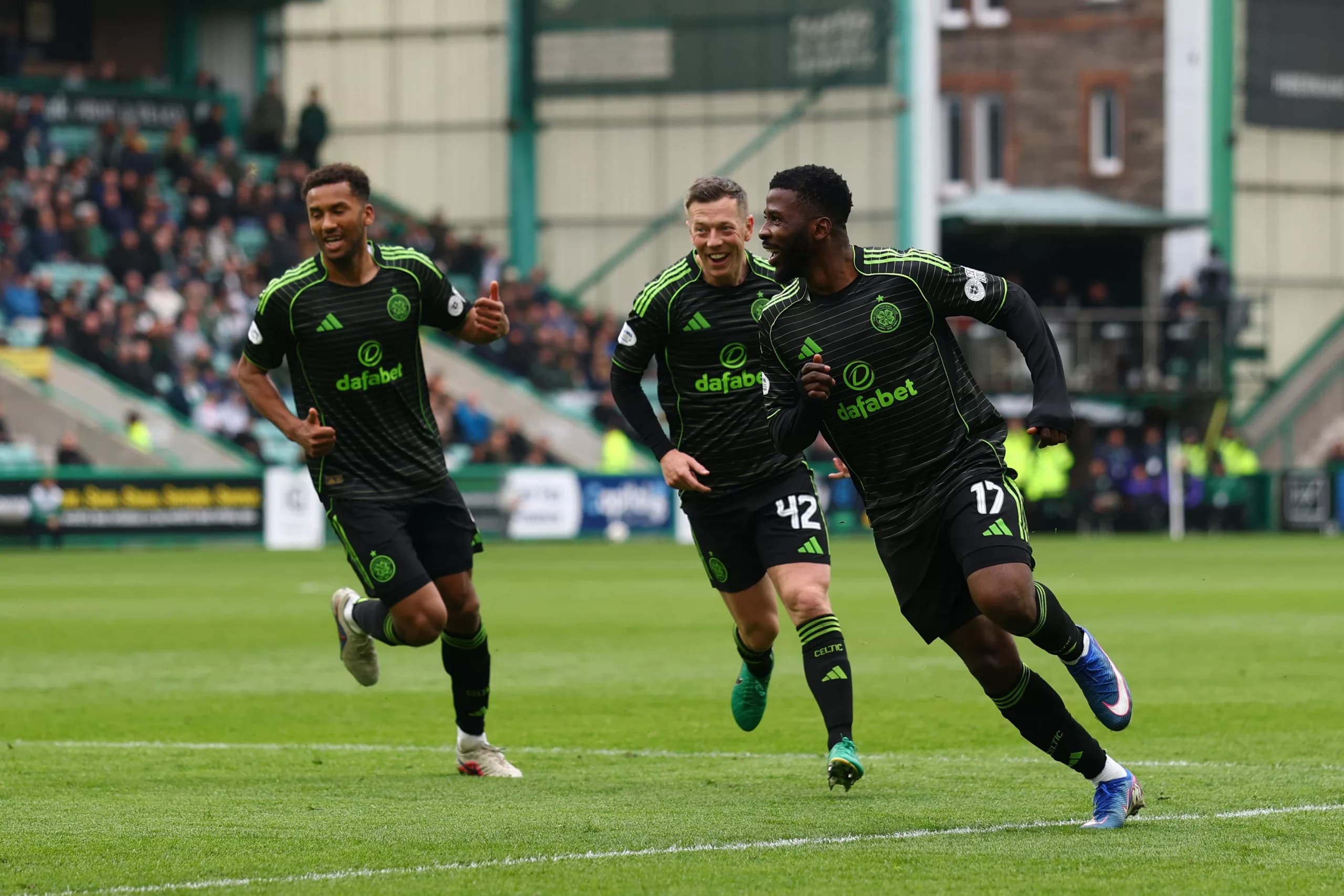 Hibernian 1-2 Celtic: Iheanacho rescues Celtic against 10 man Hibs to go level at top