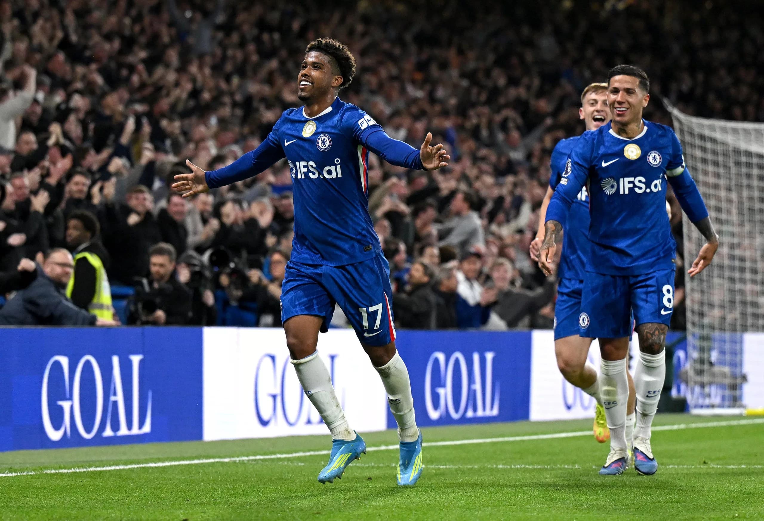 Chelsea 2-1 Tottenham: Blues keep West Ham afloat heading into final day