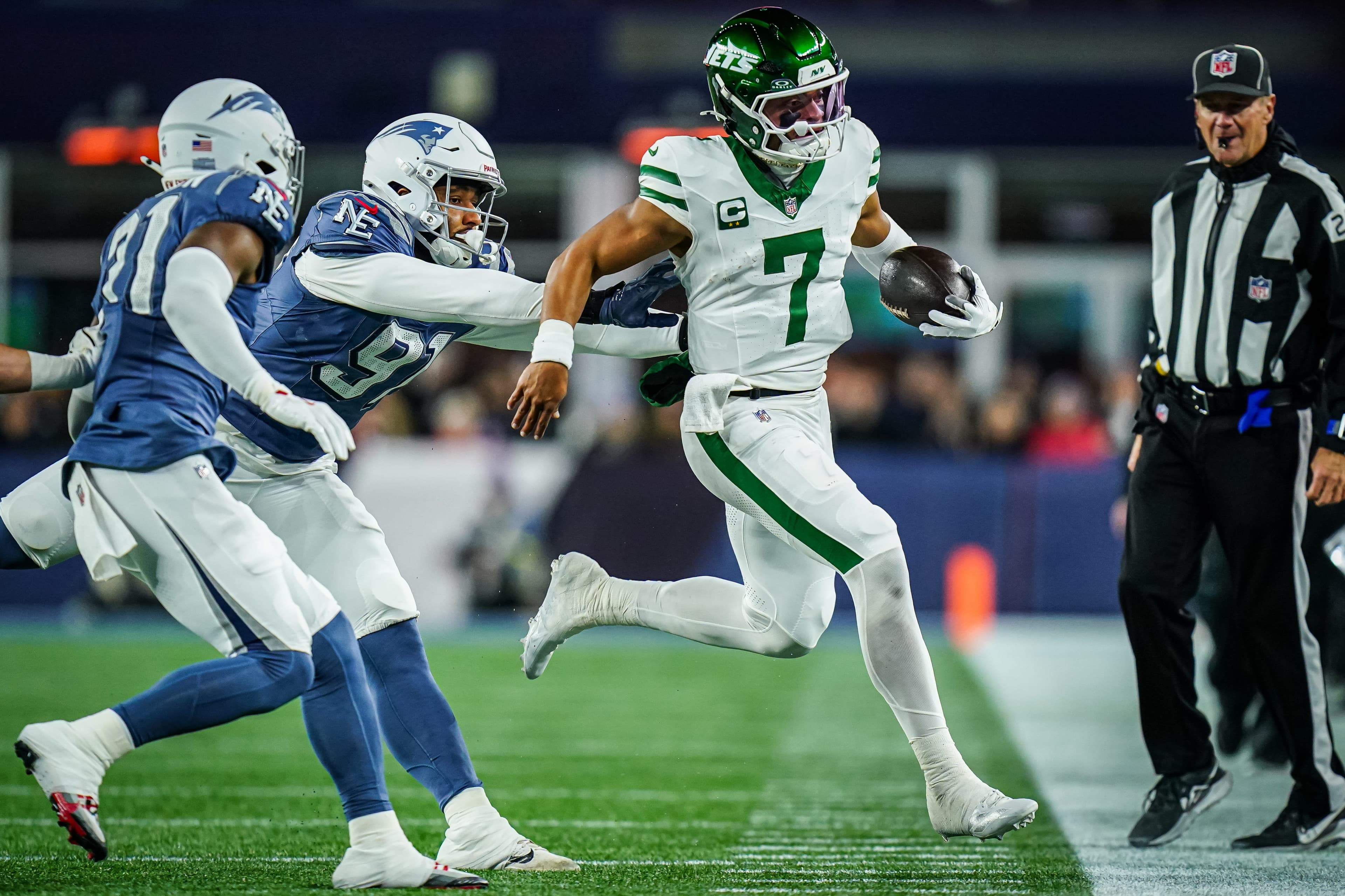 Kansas City Swallows Slay Opponents, Chiefs Rise High Off Mahomes' Smash!