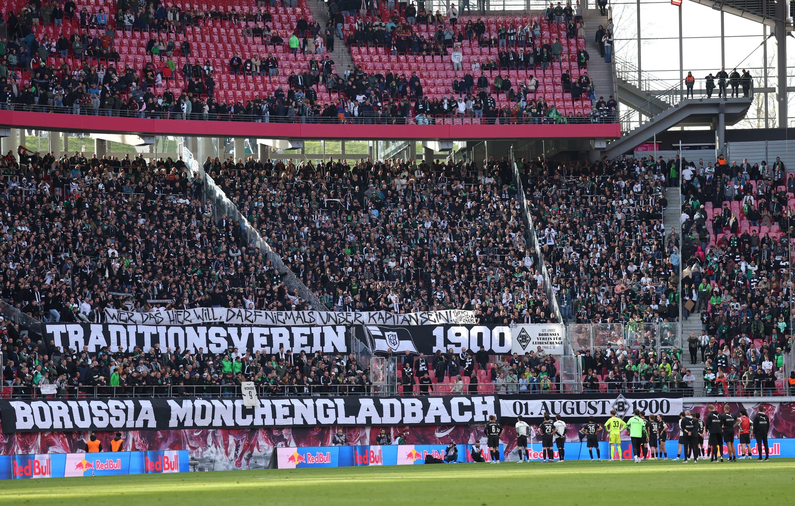 Borussia Mönchengladbach head coach backs fans after Rocco Reitz protest banners pop up against RB Leipzig