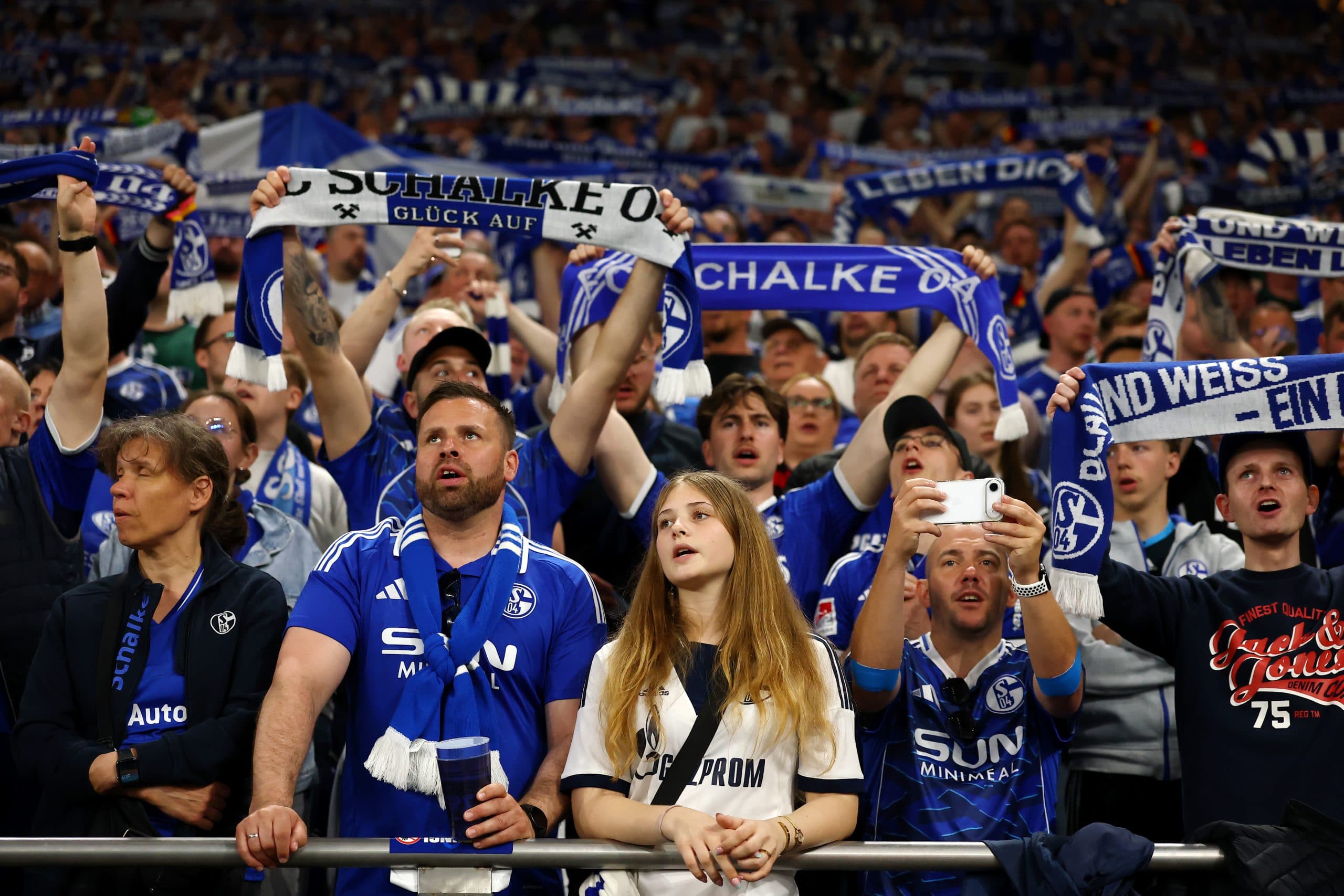 Official | Schalke 04 secure automatic promotion back to the Bundesliga