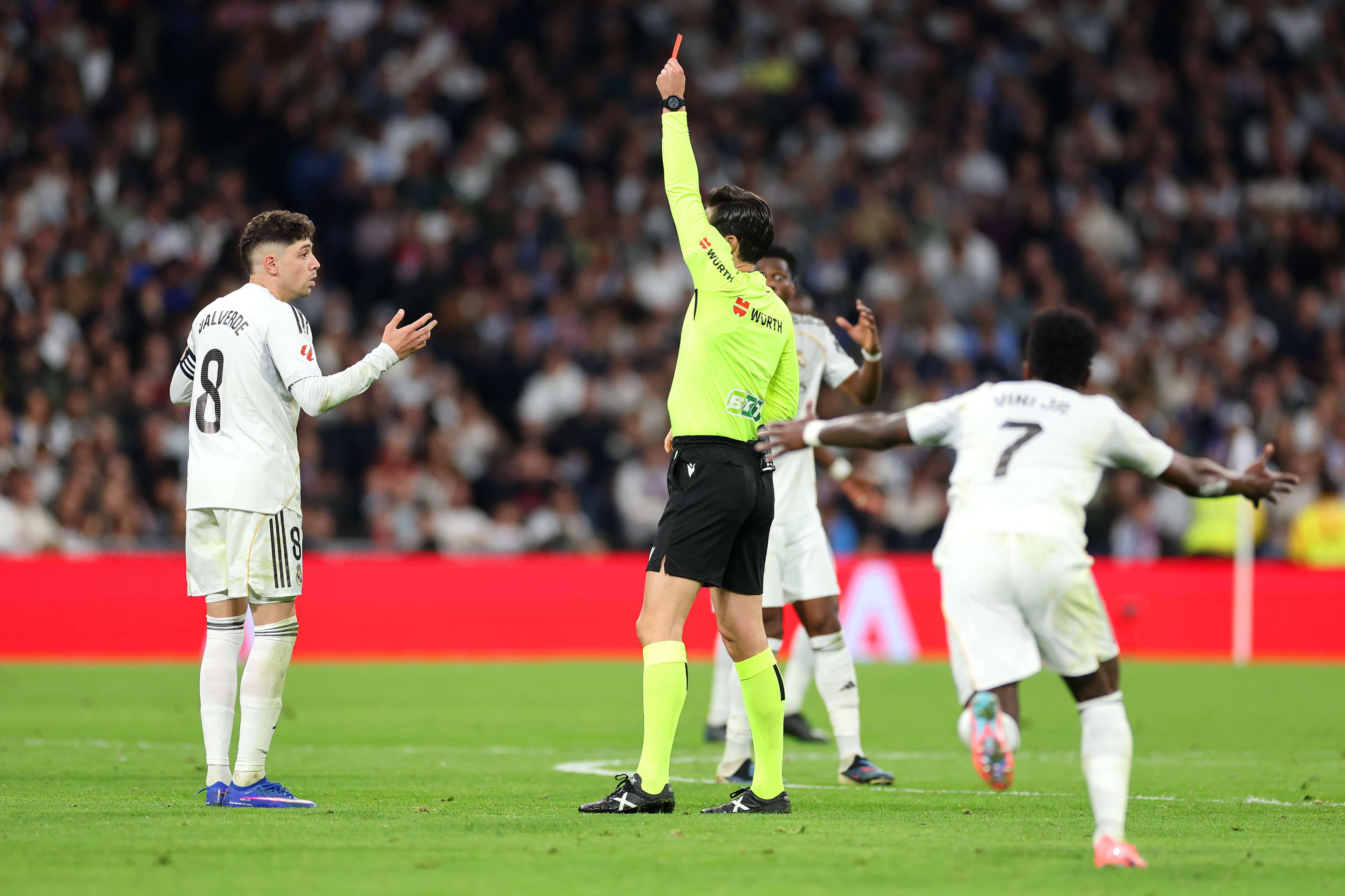 What the referee told Real Madrid boss Arbeloa after Valverde red card vs Atlético