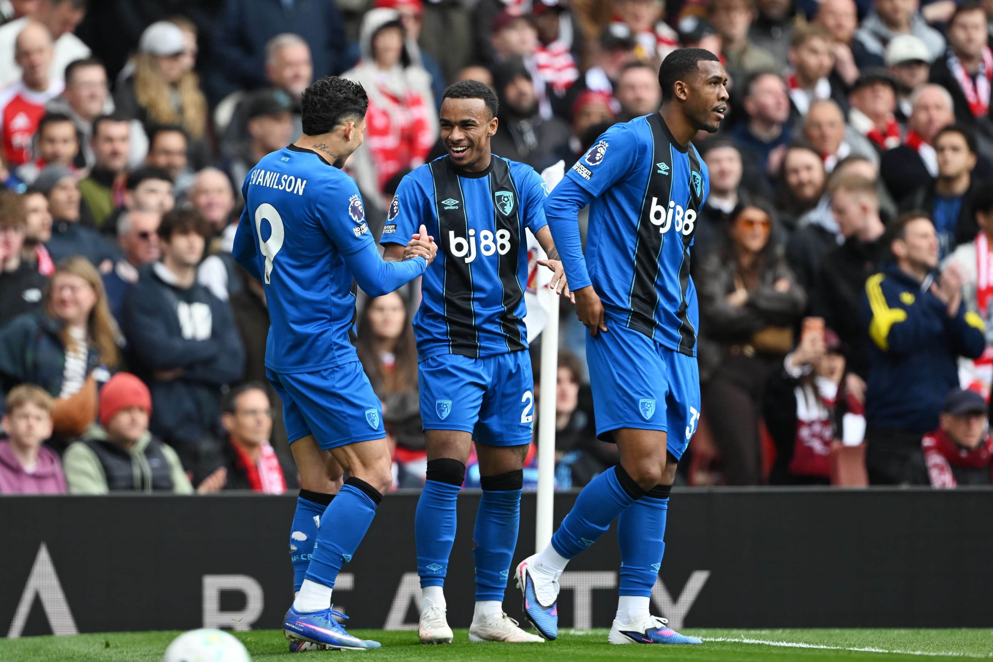 Barcelona join hunt for Premier League sensation