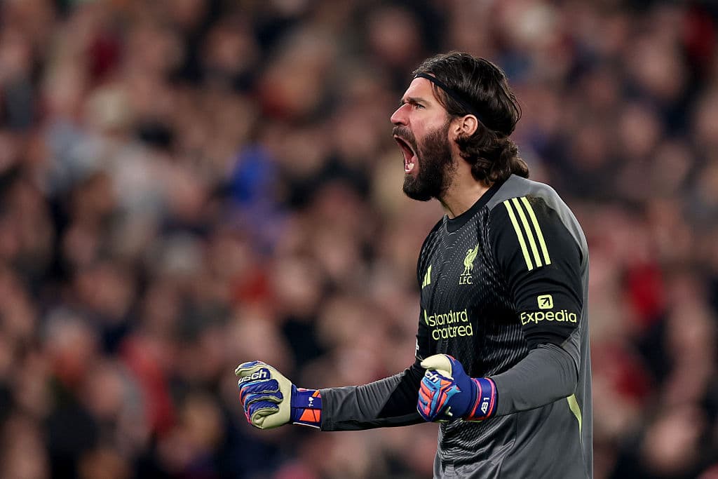 Slot gives latest update on Alisson ahead of Man Utd clash