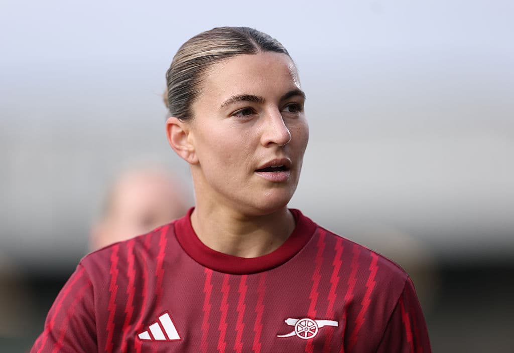 Catley signs new deal with Arsenal