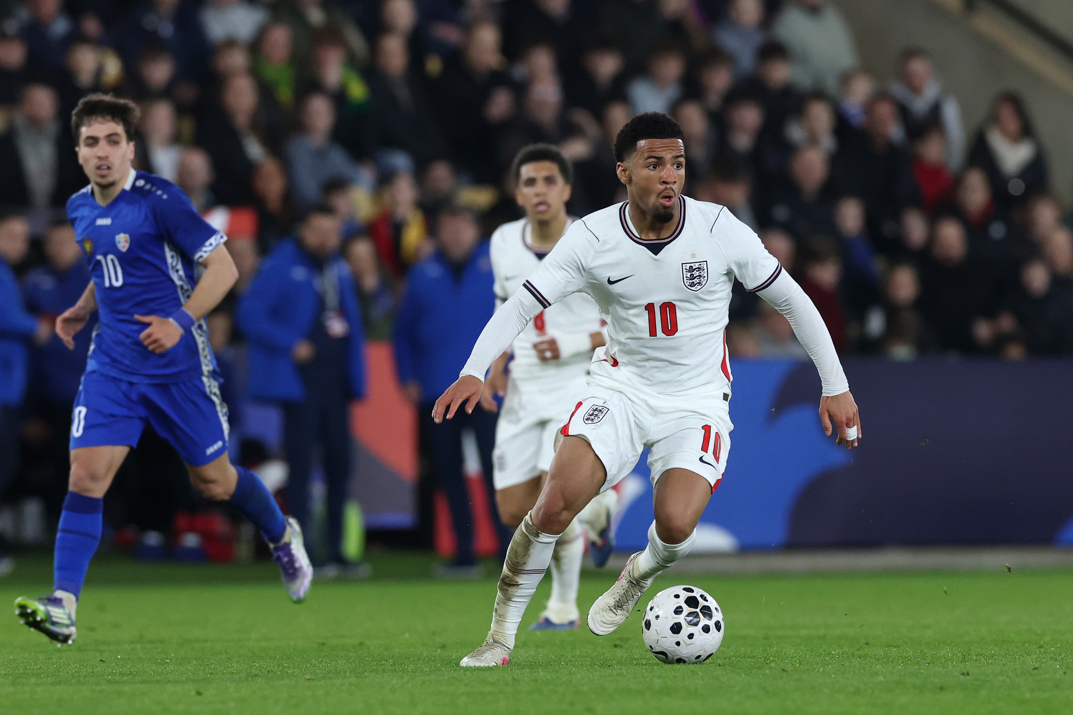Arsenal star to join up with England for World Cup warm-up camp