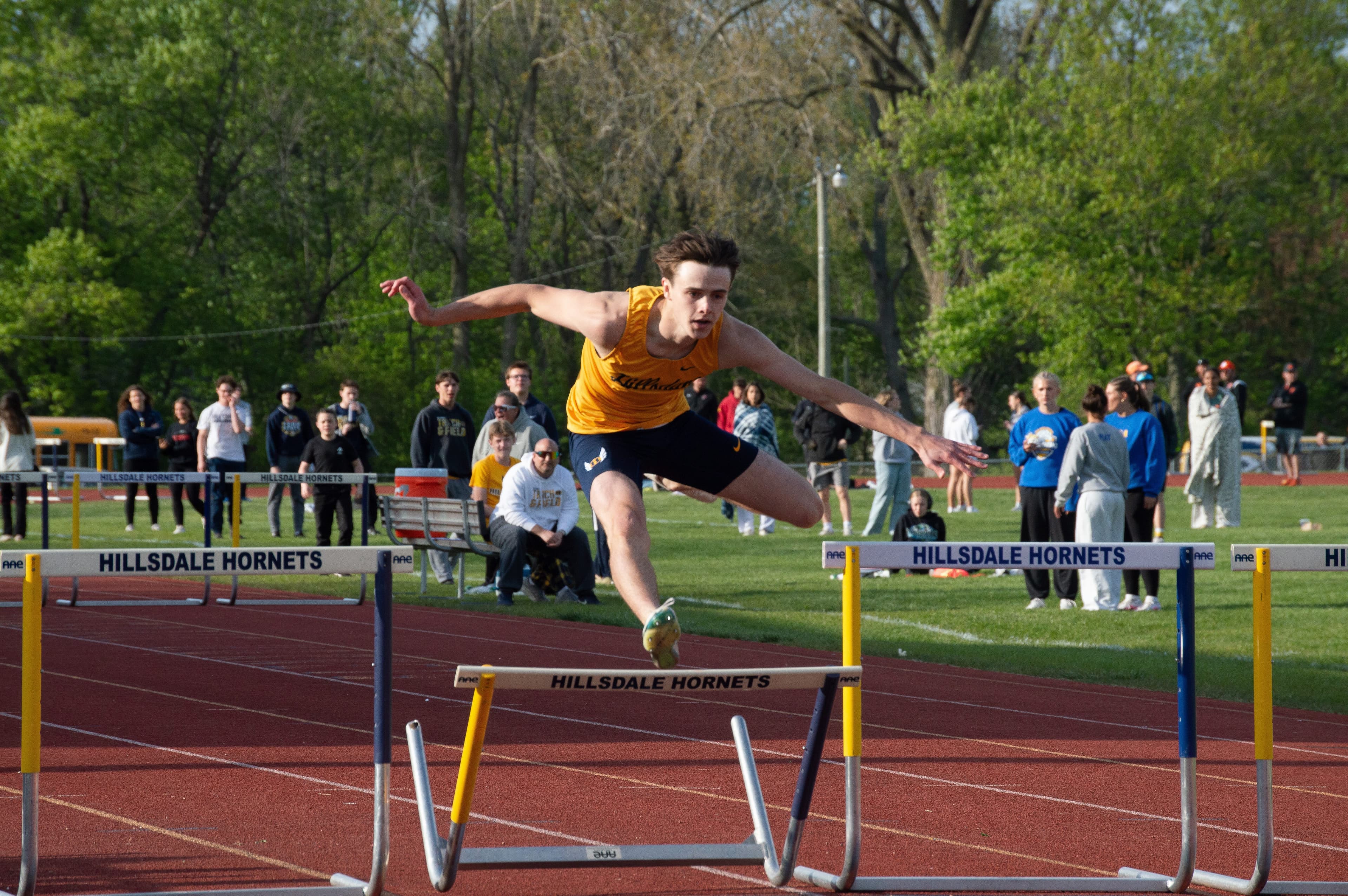 Ashton Thornsbury breaks hurdles record for Hillsdale track and field