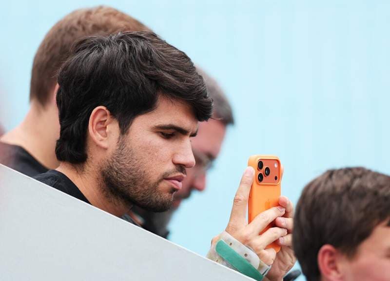 Carlos Alcaraz shows up in Madrid after tournament withdrawal