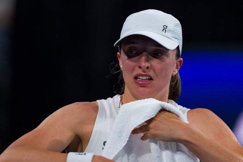 Iga Swiatek’s five-year streak ends after Miami defeat to Magda Linette