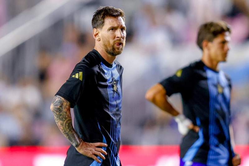 Argentina boss Lionel Scaloni weighs in on Lionel Messi’s World Cup uncertainty