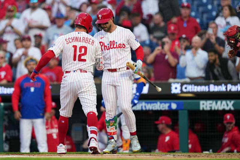 Why Philadelphia Phillies players faced brutal boos during Flyers’ playoff win
