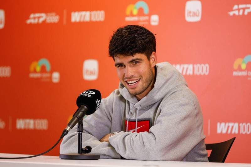 Carlos Alcaraz praised for statement Roger Federer and Novak Djokovic never made