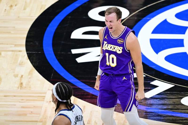What LeBron James thinks of Luke Kennard’s game-winning shot vs. Orlando Magic