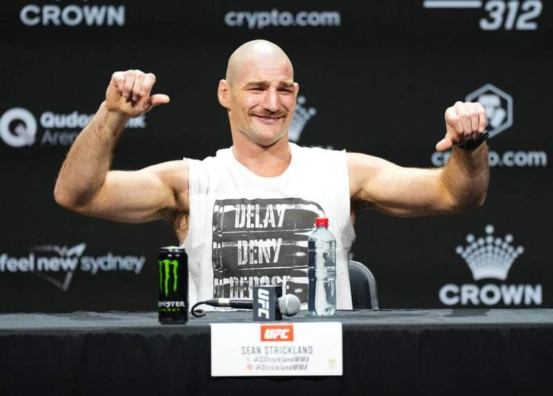 Dricus Du Plessis explains how Sean Strickland can beat Chimaev